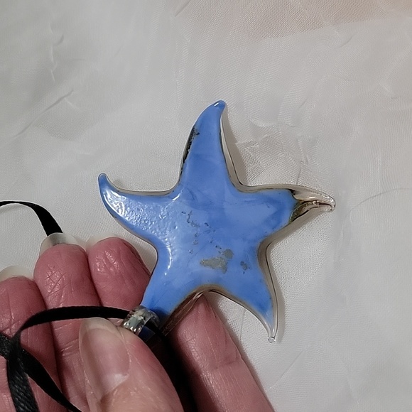 Hand blown glass starfish necklace - Picture 4 of 4